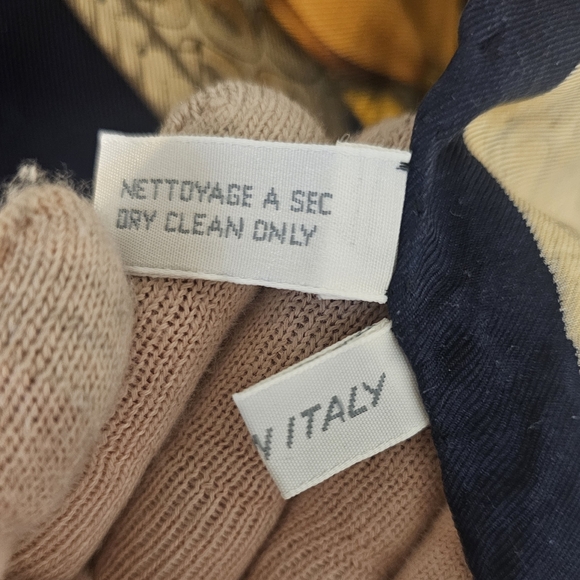 🧤Christian Dior🧣Les Gants “Glove Print” Vintage 100% Silk Scarf 35″ x 35″ - Picture 6 of 16